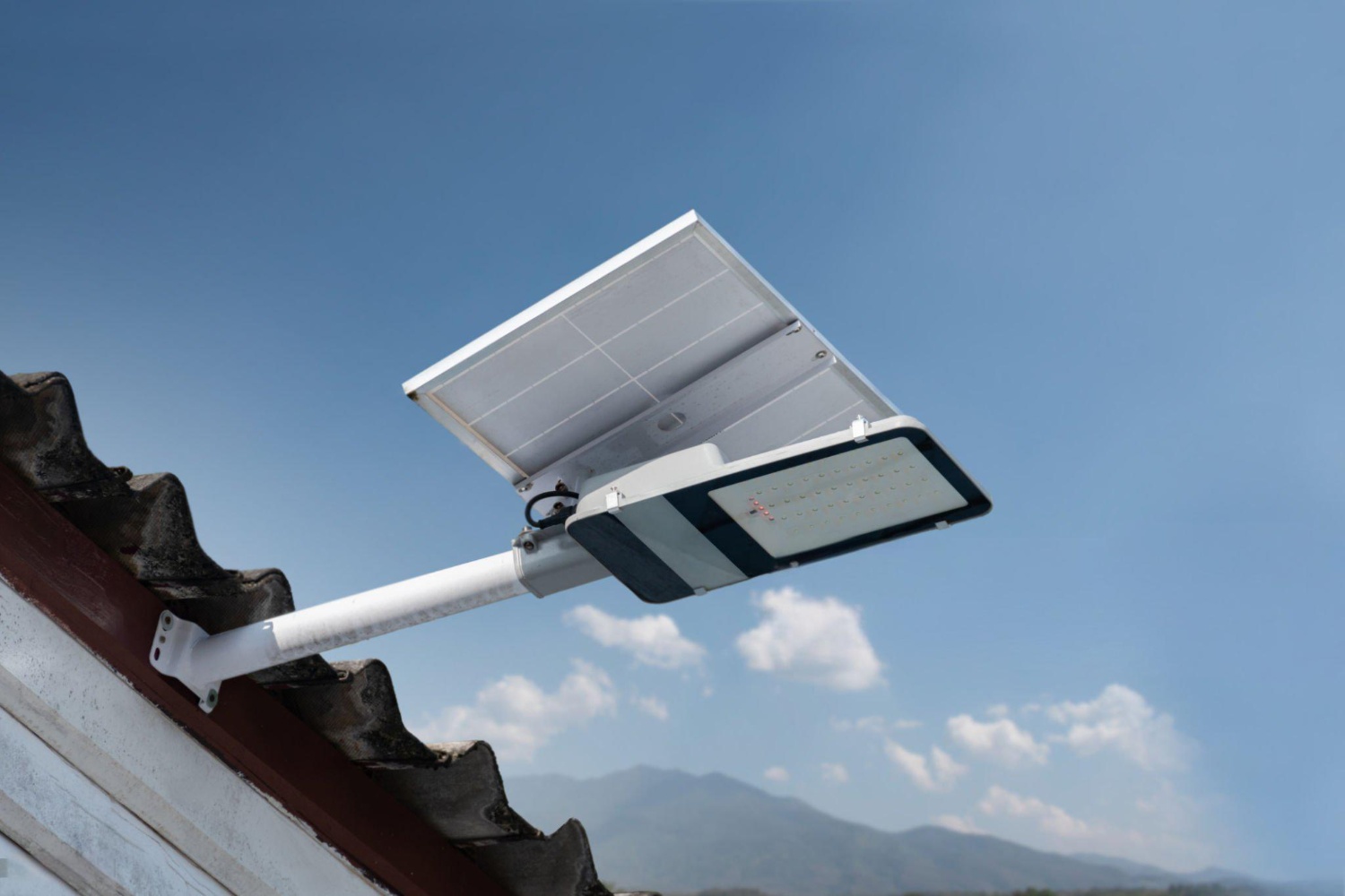 solar flood lights last